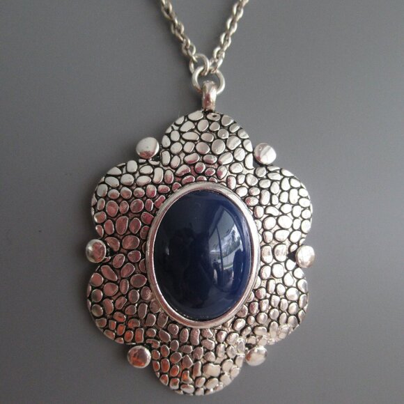 Liz Claiborne Silver and Blue Pendant Necklace Silver Tone 18" Long - Picture 4 of 10